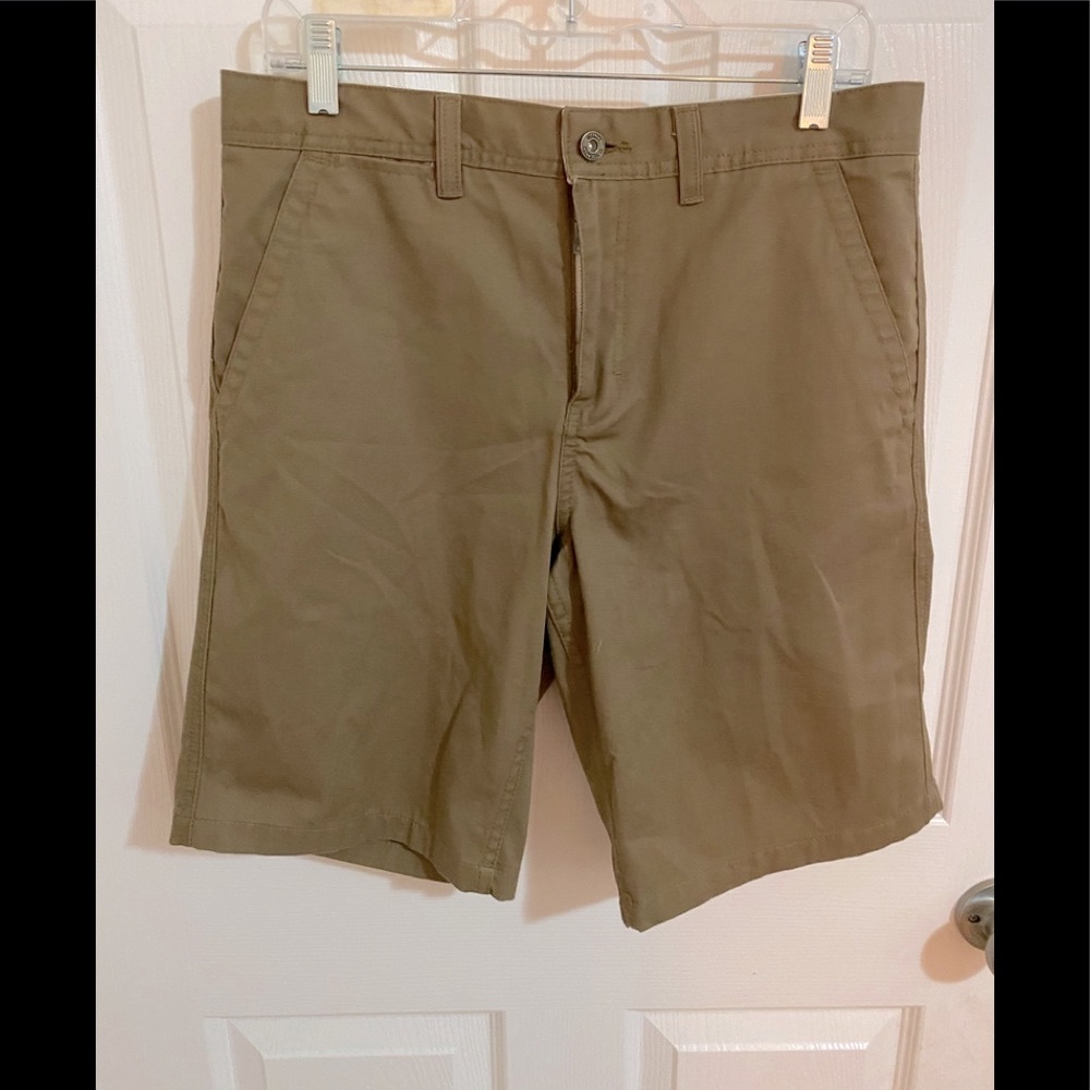 NWT- Zumiez Free World- Men’s Shorts- Size 30